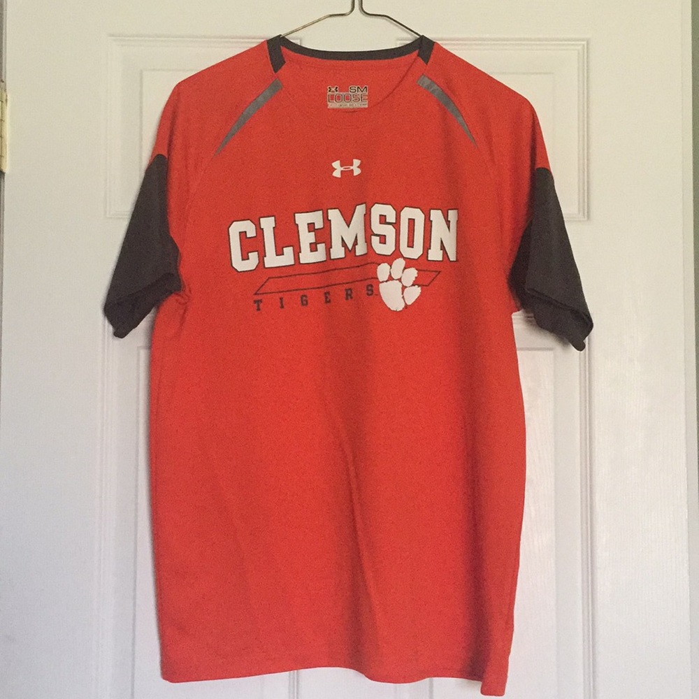 ✨SALE✨Clemson Under Armour Tee